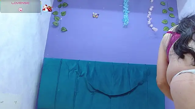 Snapshot of andrealopezcm101 chatting on 11/28/25, 11:21 andrealopezcm101 online show from 11/28/25, 11:21