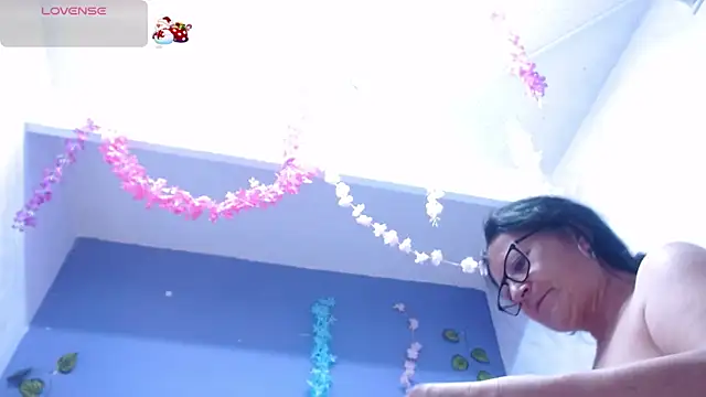 Snapshot of andrealopezcm101 chatting on 12/21/25, 12:18 andrealopezcm101 online show from 12/21/25, 12:18