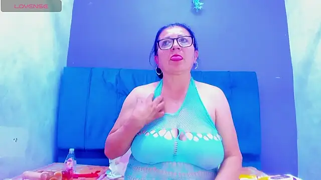 andrealopezcm101 online show from 05/20/26, 12:07