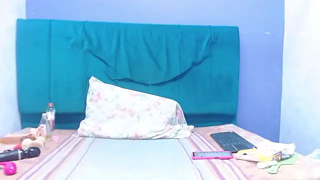 Snapshot of andrealopezcm101 chatting on 01/14/26, 11:25 andrealopezcm101 online show from 01/14/26, 11:25