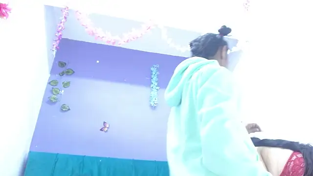 Snapshot of andrealopezcm101 chatting on 11/20/25, 11:33 andrealopezcm101 online show from 11/20/25, 11:33