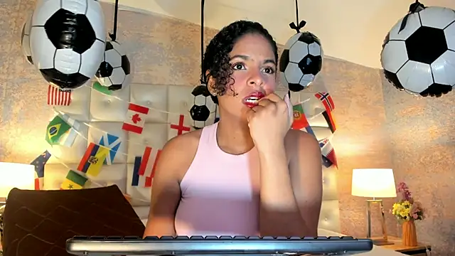 Snapshot of SheyLopez chatting on 06/16/26, 03:06 SheyLopez online show from 06/16/26, 03:06