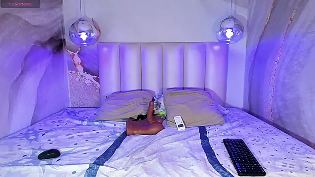 SheyLopez online show from 11/26/25, 03:06