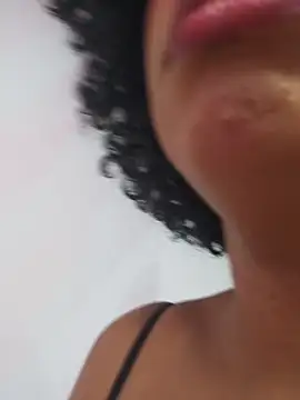 SheyLopez online show from 11/11/25, 03:01