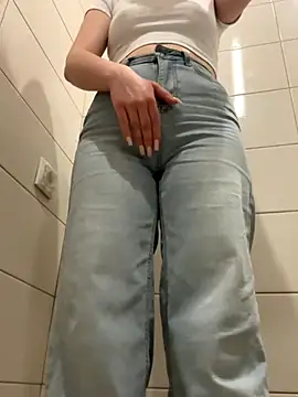 Cumonmme online show from 10/29/25, 09:36