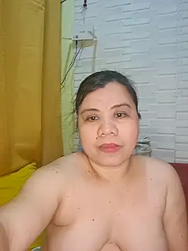 Snapshot of hotlyn45 chatting on 02/14/26, 02:45 hotlyn45 online show from 02/14/26, 02:45