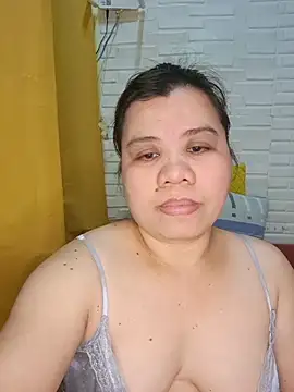 Snapshot of hotlyn45 chatting on 02/18/26, 02:20 hotlyn45 online show from 02/18/26, 02:20