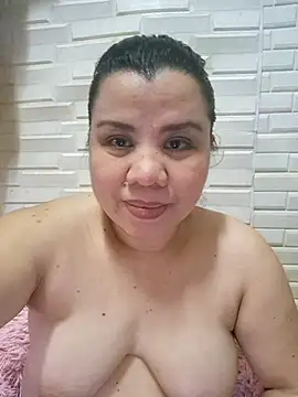 hotlyn45 online show from 11/26/25, 01:49