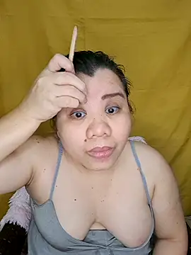 Snapshot of hotlyn45 chatting on 01/13/26, 12:04 hotlyn45 online show from 01/13/26, 12:04