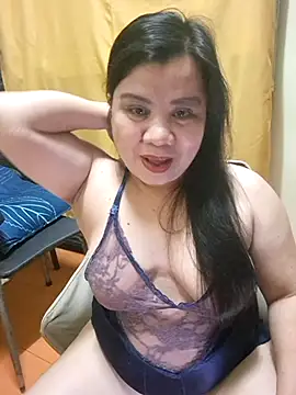 hotlyn45 online show from 10/17/25, 12:51