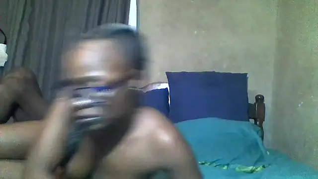 longdickson12345 online show from 04/21/26, 10:27