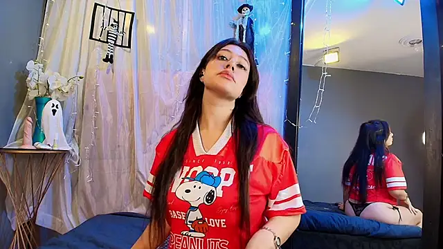 Shalyn Lux online show from 10/24/25, 03:16