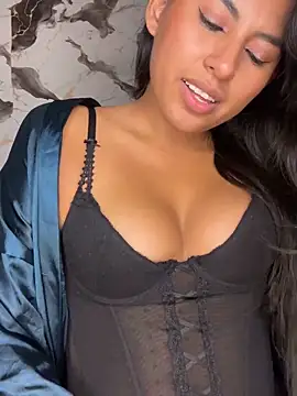 Snapshot of BrunetteBliss69 chatting on 02/26/26, 02:44 BrunetteBliss69 online show from 02/26/26, 02:44