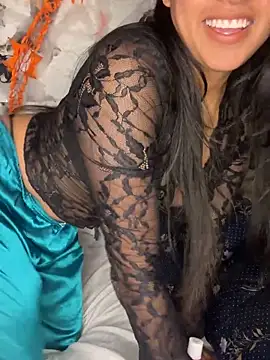 Snapshot of BrunetteBliss69 chatting on 10/30/25, 03:27 BrunetteBliss69 online show from 10/30/25, 03:27