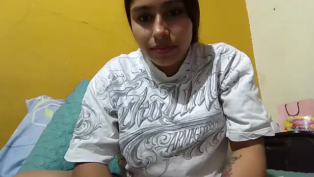 Snapshot of zairabreze chatting on 09/10/25, 01:43 zairabreze online show from 09/10/25, 01:43