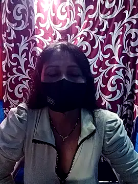 Snapshot of Sexy_Ruby04 chatting on 10/24/25, 08:13 Sexy Ruby04 online show from 10/24/25, 08:13