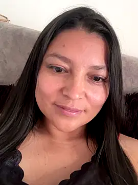 Snapshot of Zui_Rouse chatting on 10/04/25, 04:08 Zui Rouse online show from 10/04/25, 04:08