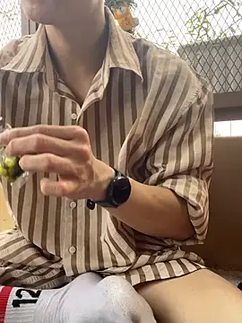 Snapshot of anhkiet_huang chatting on 12/18/25, 07:46 anhkiet huang online show from 12/18/25, 07:46