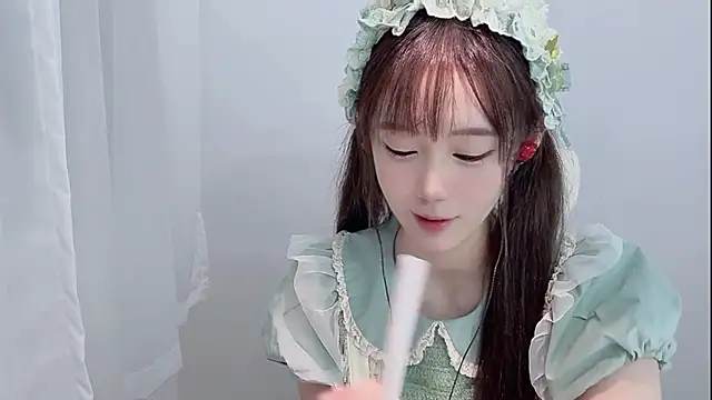 Xiao-runbao online show from 10/25/25, 02:17