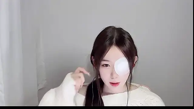 Xiao-runbao online show from 10/15/25, 01:41