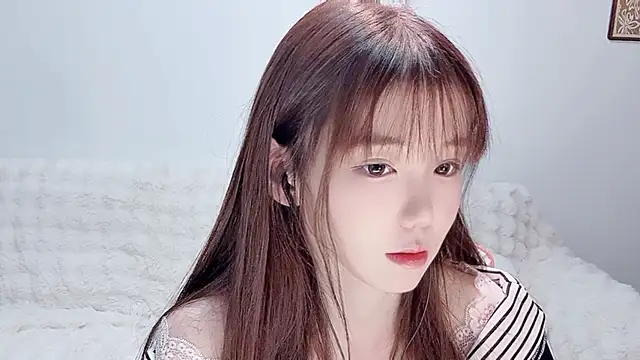 Xiao-runbao online show from 12/05/25, 01:21