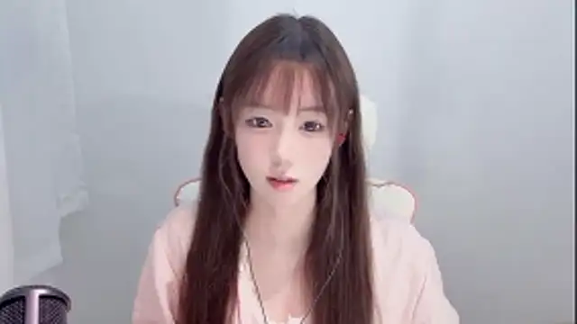 Xiao-runbao online show from 10/21/25, 01:21