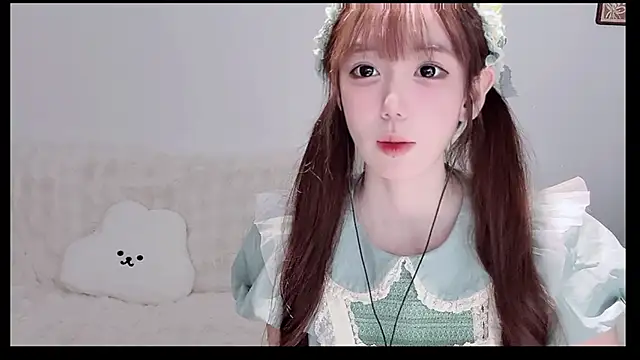 Xiao-runbao online show from 12/18/25, 01:15