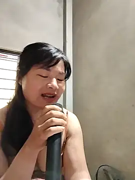 kute-00 online show from 11/22/25, 03:05