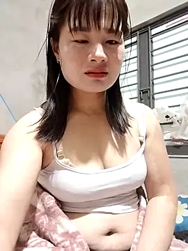 kute-00 online show from 12/18/25, 02:32