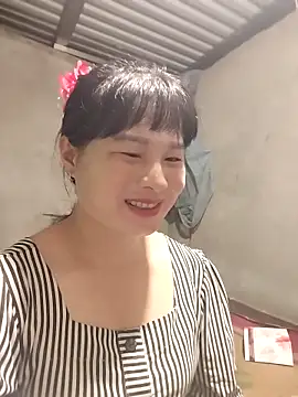 Snapshot of kute-00 chatting on 09/30/25, 04:02 kute-00 online show from 09/30/25, 04:02