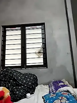 kute-00 online show from 11/18/25, 02:16