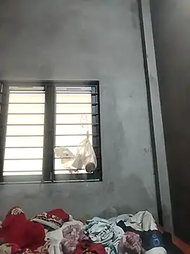 kute-00 online show from 12/23/25, 01:49