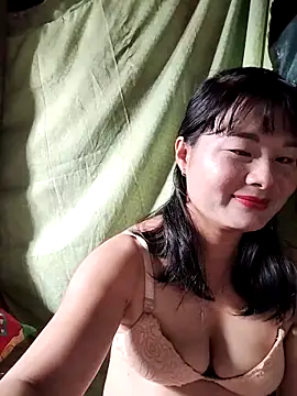 Snapshot of kute-00 chatting on 10/15/25, 03:27 kute-00 online show from 10/15/25, 03:27