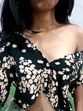 Daizy Shah online show from 02/18/26, 06:37