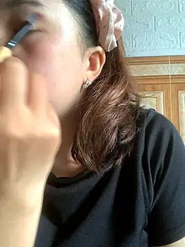 Snapshot of Lonnina chatting on 10/10/25, 02:01 Lonnina online show from 10/10/25, 02:01