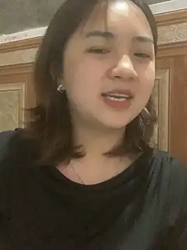 Snapshot of Lonnina chatting on 10/06/25, 09:10 Lonnina online show from 10/06/25, 09:10