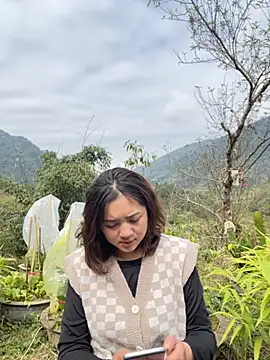 Lonnina online show from 11/21/25, 05:28