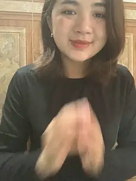 Snapshot of Lonnina chatting on 10/09/25, 01:39 Lonnina online show from 10/09/25, 01:39