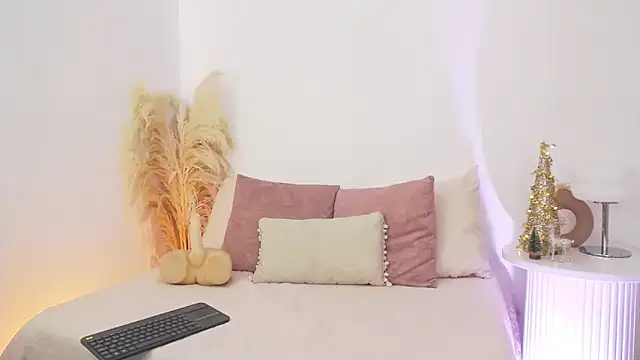 NicolleSteel online show from 12/03/25, 03:33