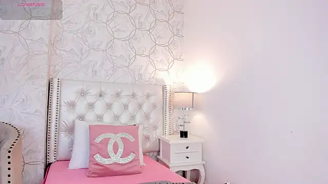 Snapshot of amara_rousse chatting on 12/16/25, 11:36 amara rousse online show from 12/16/25, 11:36