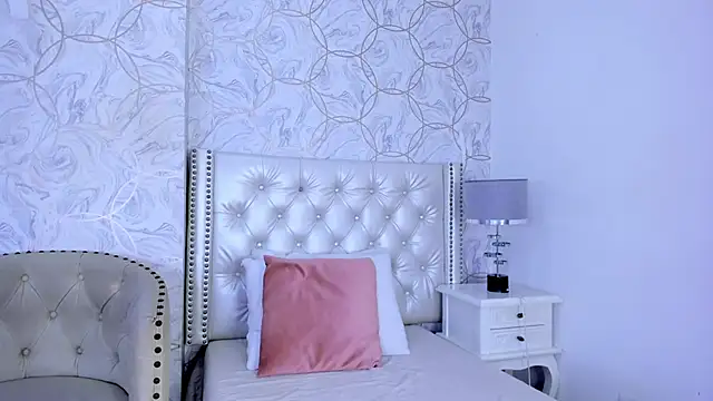 Snapshot of amara_rousse chatting on 12/02/25, 11:23 amara rousse online show from 12/02/25, 11:23