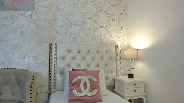 Snapshot of amara_rousse chatting on 12/15/25, 11:38 amara rousse online show from 12/15/25, 11:38