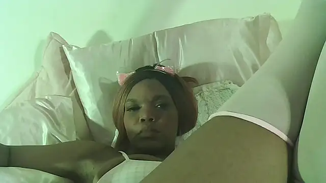 LunaNova999 online show from 09/25/25, 02:17