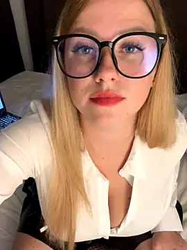 Snapshot of anny_mooore chatting on 09/15/25, 06:52 anny mooore online show from 09/15/25, 06:52