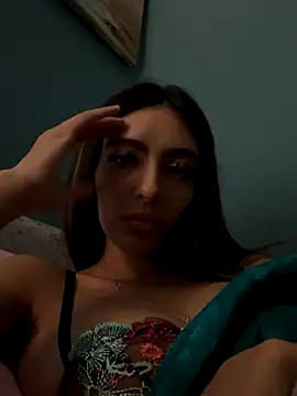 Snapshot of RoseyMae chatting on 10/19/25, 03:04 RoseyMae online show from 10/19/25, 03:04