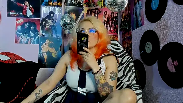 Snapshot of Avril_Maria chatting on 02/15/26, 07:35 Avril Maria online show from 02/15/26, 07:35