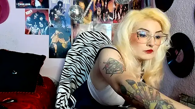 Avril Maria online show from 05/22/26, 08:18