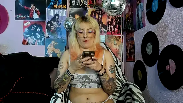 Avril Maria online show from 04/05/26, 01:23