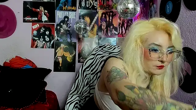 Avril Maria online show from 05/16/26, 11:48