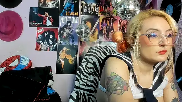 Snapshot of Avril_Maria chatting on 03/01/26, 07:47 Avril Maria online show from 03/01/26, 07:47